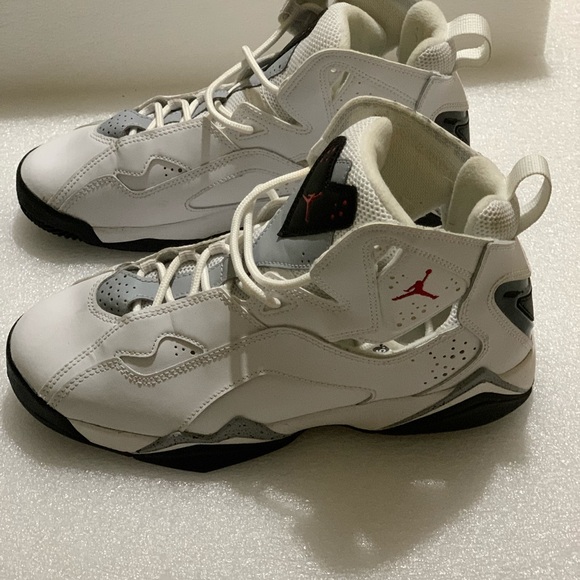 Jordan True Flight BG Size 7 Women 5.5 Youth color white, gray and red 💕 - Picture 5 of 5